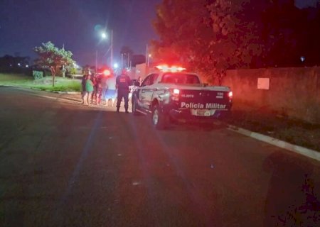 CRIANÇA DE UM ANO E DOIS MESES É ENCONTRADA POR MOTORISTA SOZINHA E CHORANDO