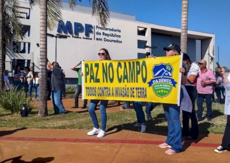 PRODUTORES RURAIS PROTESTAM NO MPF CONTRA INVASÕES INDÍGENAS