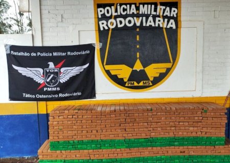 HOMEM FOGE E ABANDONA CARREGAMENTO COM MAIS DE MEIA TONELADA DE MACONHA NA MS-164