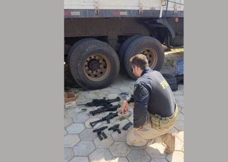 EM CARGA DE 30T DE ABÓBORAS, MOTORISTA ESCONDIA 1,2 MIL QUILOS DE MACONHA, FUZIS E PISTOLAS