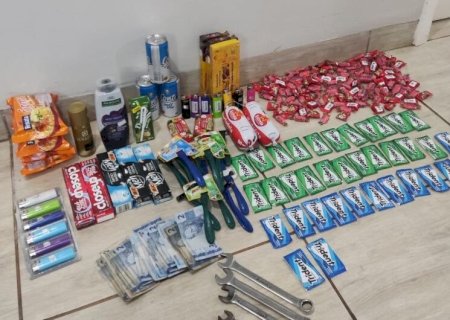 ADOLESCENTES SÃO APREENDIDOS APÓS INVADIREM ESTABELECIMENTO COMERCIAL