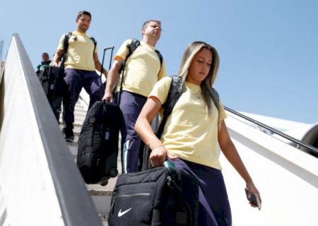 SELEÇÃO FEMININA DE FUTEBOL DESEMBARCA NA FRANÇA EM BUSCA DO OURO OLÍMPICO
