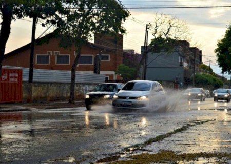 CHUVA VOLTA APÓS MAIS DE 40 DIAS E TEMPERATURA DEVE CONTINUAR EM QUEDA DURANTE A SEMANA EM DOURADOS