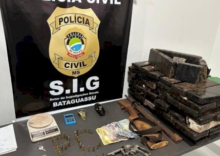 JOVEM É PRESO APÓS POLÍCIA ESTOURAR 'BUNKER' COM DROGA E ARMAS