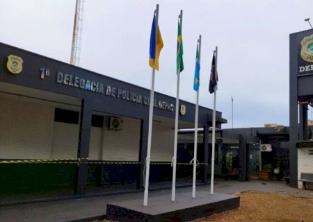 IDOSO EMBRIAGADO CAUSA ACIDENTE NO CENTRO DE DOURADOS E AGRIDE POLICIAIS
