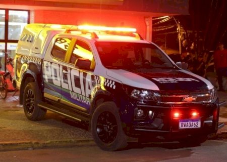 MULHER É AGREDIDA POR COMPANHEIRO APÓS PEDIR PARA QUE ELE TIRASSE CHICLETE MASTIGADO COLADO NA CAMA