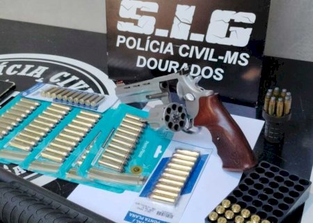 POLÍCIA CUMPRE MANDADO E APREENDE ARMA QUE PODE TER SIDO USADA PARA MATAR HOMEM EM RODOVIA