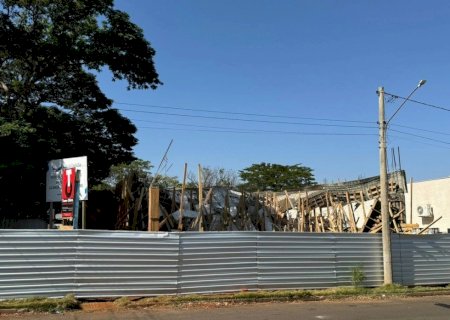 LAJE DA OBRA DO CENTRO HEMODIÁLISE EM NOVA ANDRADINA DESABA E HOMENS FICAM FERIDOS
