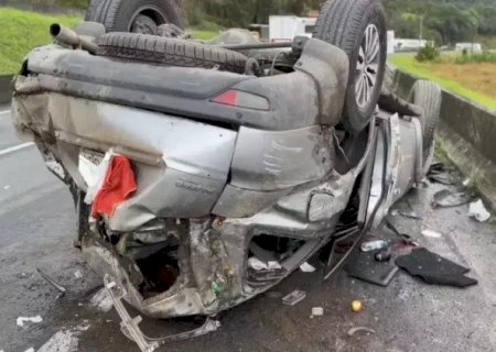 DUNGA, EX-TÉCNICO DA SELEÇÃO BRASILEIRA, E ESPOSA FICAM FERIDOS EM ACIDENTE DE CARRO