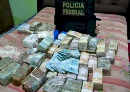 OPERAÇÃO APREENDE R$ 900 MIL COM QUADRILHA QUE TRAFICA COCAÍNA E ARMAS