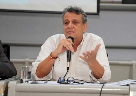 EX-SECRETÁRIO DE SAÚDE APAGOU DADOS DO CELULAR E FICOU ACORDADO ESPERANDO GAECO