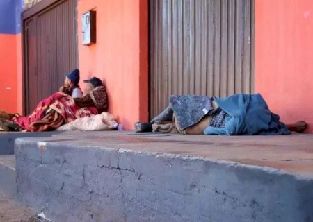 MORADOR EM SITUAÇÃO DE RUA É ENCONTRADO MORTO E SUSPEITA É QUE POSSA TER SIDO VÍTIMA DO FRIO