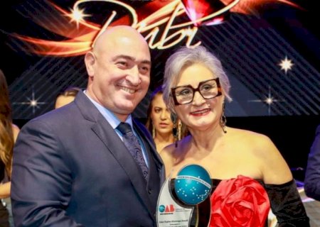 EM NOITE DE GALA, OAB DOURADOS HOMENAGEIA ADVOGADOS E PARCEIROS