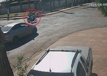 MOTOCICLISTA MORRE APÓS CRUZAR PREFERENCIAL E SER ATINGIDA POR CARRO