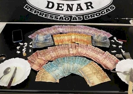 POLÍCIA FECHA 'BOCA', APREENDE MACONHA, COCAÍNA E R$ 3 MIL EM DINHEIRO