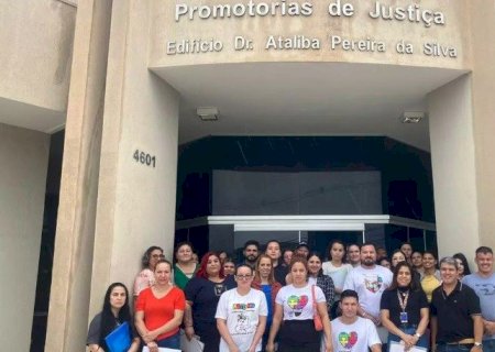 JUIZ NEGA LIMINAR PARA RECONTRATAR PROFESSORES E MANTÉM MEDIDA CONTRA CRIANÇAS COM DEFICIÊNCIA