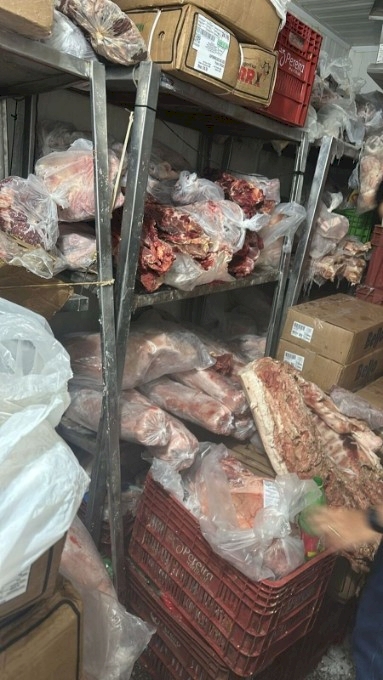CARNE COM LARVAS:COMERCIANTE É PRESO COM 2T DE PRODUTOS IMPRÓPRIOS PARA CONSUMO
