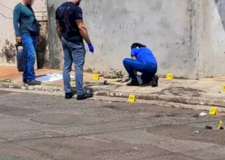 IDOSA DE 67 ANOS É ESFAQUEADA E VIZINHO ACABA FERIDO AO TENTAR DEFENDÊ-LA