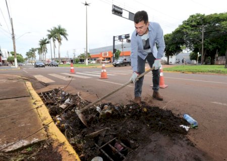 PREFEITURA AMPLIA LIMPEZA DE BUEIROS PARA EVITAR ALAGAMENTOS NO PERÍODO CHUVOSO