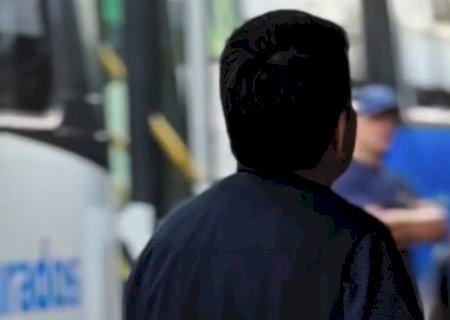 ISA MARCONDES FISCALIZA ÔNIBUS EM DOURADOS E SOLICITA INFORMAÇÕES SOBRE CONTRATOS DE TRANSPORTE PÚBLICO