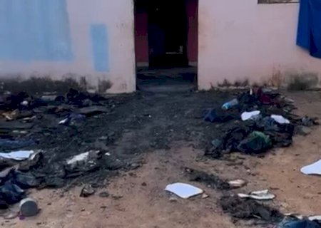 SUSPEITO DE ATEAR FOGO EM CASA COM OS TRÊS FILHOS DENTRO É PRESO