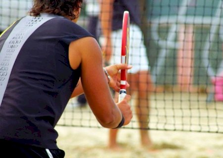 PARQUE ANTENOR MARTINS TERÁ AULAS DE BEACH TENNIS PARA JOVENS DE 14 A 17 ANOS