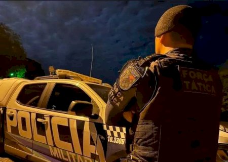 ACUSADO DE VIOLÊNCIA DOMÉSTICA ATACA POLICIAIS COM UMA FACA E ACABA MORTO