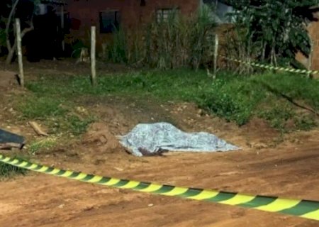 HOMEM É MORTO APÓS AMEAÇAR POLICIAIS COM MACHADO