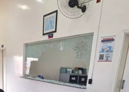 HOMEM ALEGA FALTA DE ATENDIMENTO E QUEBRA POSTO DE SAÚDE