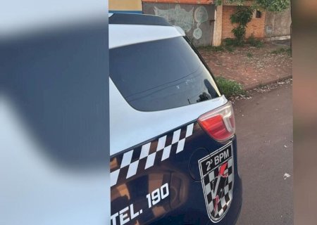 LADRÃO DE CASA ATACA MORADOR COM FACÃO, É DESARMADO E APANHA