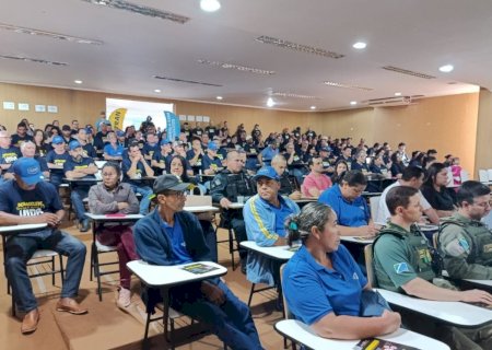 PREFEITURA CAPACITA MOTORISTAS DO TRANSPORTE ESCOLAR PARA GARANTIR SEGURANÇA VIÁRIA