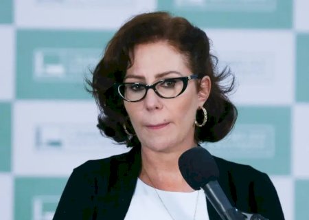 CÂMARA AUTORIZA LICENÇA DE 127 DIAS APÓS CARLA ZAMBELLI FUGIR