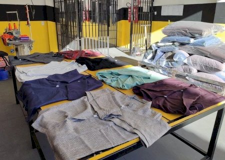 PEÇAS DE INVERNO CONFECCIONADAS EM PENITENCIÁRIA SÃO ENTREGUES EM HOSPITAL