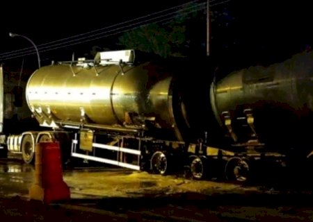 PNEU ESTOURA E TANQUE DE CARRETA COM ÓLEO DIESEL PEGA FOGO