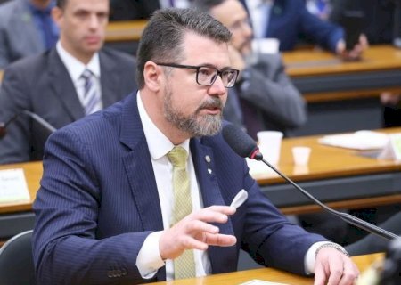 PROJETO DE POLLON PROÍBE MENORES EM EVENTOS DO ORGULHO GAY
