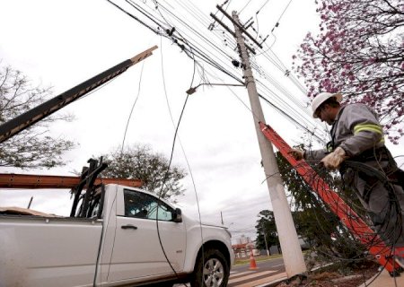 PREFEITURA COMEÇA OPERAÇÃO PARA REMOVER FIOS ABANDONADOS EM VIAS PÚBLICAS