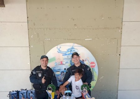 POLÍCIA MILITAR PARTICIPA DA FESTA DE 5 ANOS DO PEQUENO DAVI, QUE SONHA EM SER POLICIAL