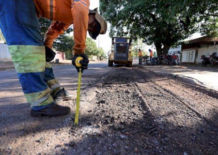 PREFEITURA DE DOURADOS RECUPERA PAVIMENTAÇÃO ASFÁLTICA NA VILA ROSA COM SERVIÇOS DE QUALIDADE
