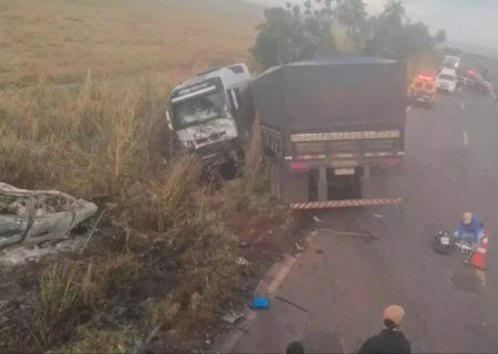 ACIDENTE ENTRE CARRETA E VEÍCULO DEIXA UM MORTO NA FRONTEIRA
