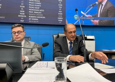 ZÉ TEIXEIRA SOLICITA USINA FOTOVOLTAICA E REPAROS NA REDE ELÉTRICA