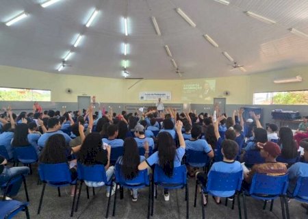 EM DOURADOS, PALESTRA LEVA CONHECIMENTO E AUXÍLIO A ESTUDANTES NO COMBATE ÀS 'FAKE NEWS'