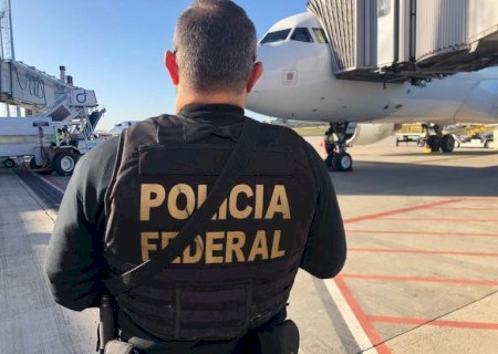 MULHER É PRESA TENTANDO EMBARCAR COM DROGA EM AEROPORTO NA FRONTEIRA