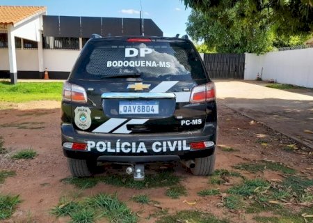 JOVEM ACORDA COM TIO NU AO SEU LADO, DENUNCIA O CASO E HOMEM É PRESO