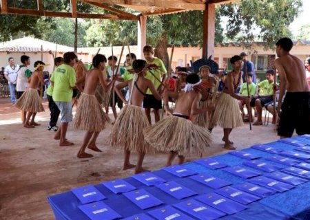 ALUNOS INDÍGENAS DE MS GANHAM CELULARES APREENDIDOS EM PRESÍDIOS