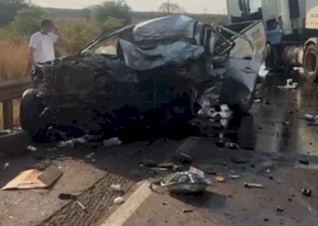 MOTORISTA MORRE PRESO NAS FERRAGENS APÓS ACIDENTE NA BR-158