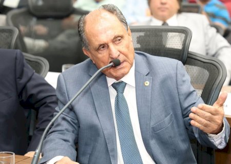 ZÉ TEIXEIRA APRESENTA INDICAÇÕES PARA FORTALECER EDUCAÇÃO EM DOURADOS
