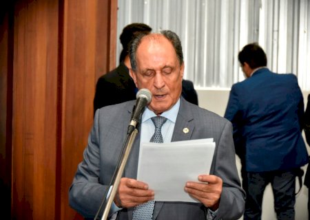 ZÉ TEIXEIRA SOLICITA REFORMA DE ESCOLA EM IVINHEMA E ASFALTAMENTO EM DOURADOS