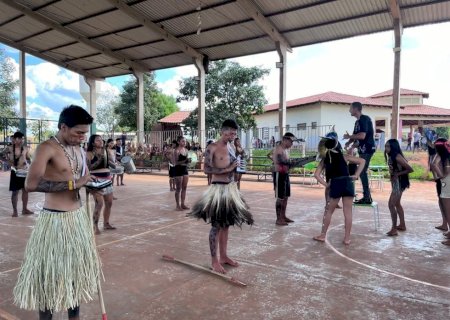 CULTURA QUE TRANSFORMA: EMENDA LEVA MÚSICA E DANÇA A 400 CRIANÇAS INDÍGENAS EM DOURADOS