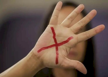 EM MS, A CADA QUATRO HORAS UMA MULHER DENUNCIA VIOLÊNCIA AO LIGUE 180