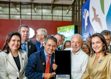 LANDMARK ENTREGA HOMENAGEM A LULA E PEDE APOIO URGENTE PARA SOLUÇÃO DAS FAVELAS DE CAMPO GRANDE